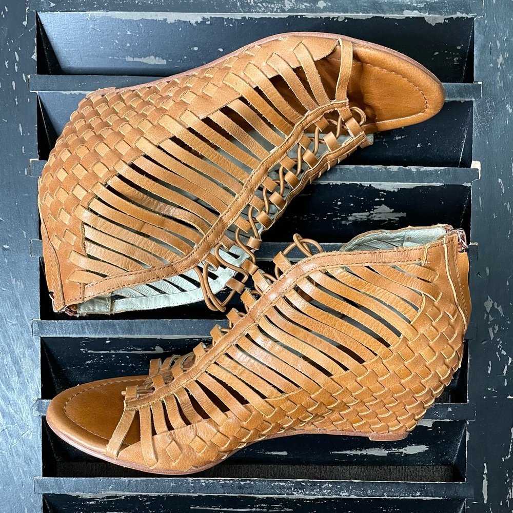 MEA SHADOW Edvige Veggie Leather Wedge Heel Sandal